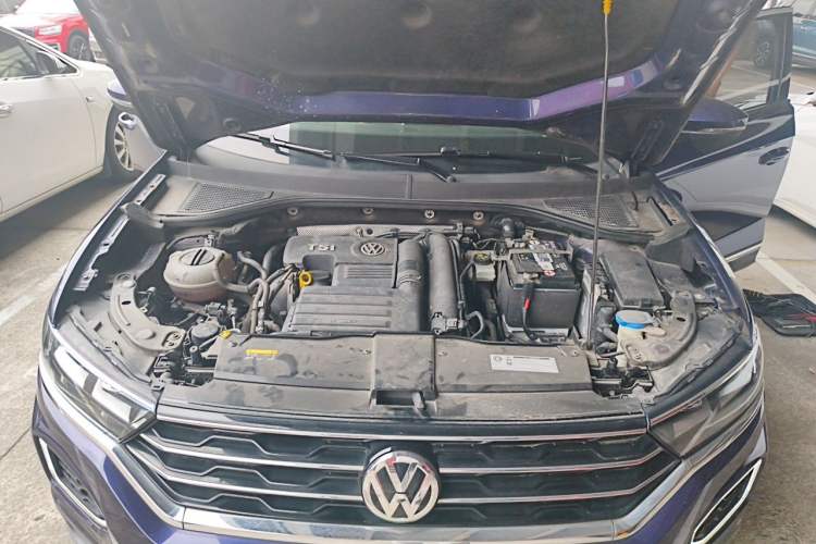 Used Volkswagen T-ROC 2019 280TSI DSG Two-Wheel-Drive Luxury Version China V Emission Standard Engine Bay