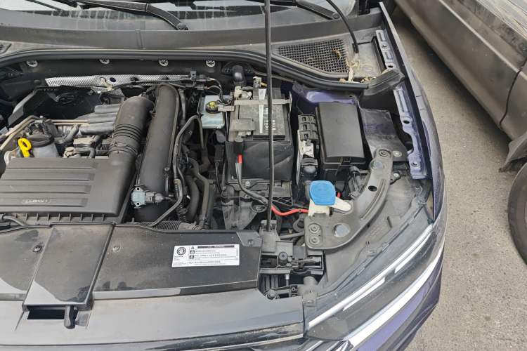 Used Volkswagen T-ROC 2019 280TSI DSG Two-Wheel Drive Comfort Version China VI Standard Engine Bay Left