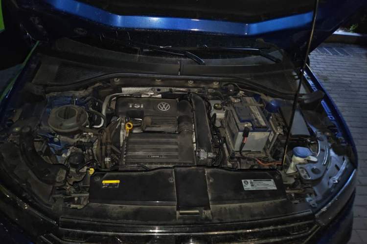 Used Volkswagen T-ROC 2019 280TSI DSG Two-Wheel Drive R-Line Pro Engine Bay