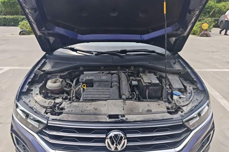 Used Volkswagen T-ROC 2019 230TSI DSG Two-Wheel-Drive Advanced Version China VI Standard Engine Bay
