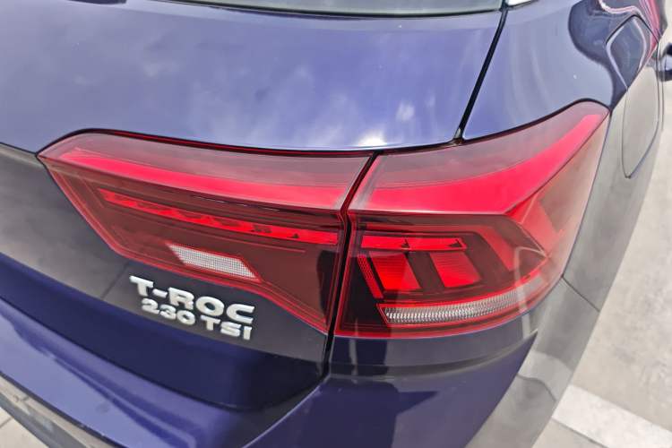 Used Volkswagen T-ROC 2019 230TSI DSG Two-Wheel-Drive Advanced Version China VI Standard Exterior 3