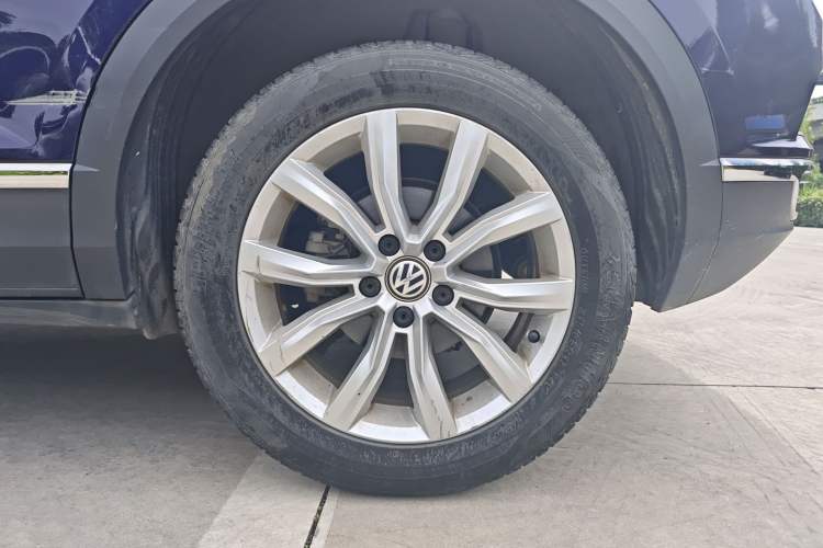 Used Volkswagen T-ROC 2019 230TSI DSG Two-Wheel-Drive Advanced Version China VI Standard Exterior 4