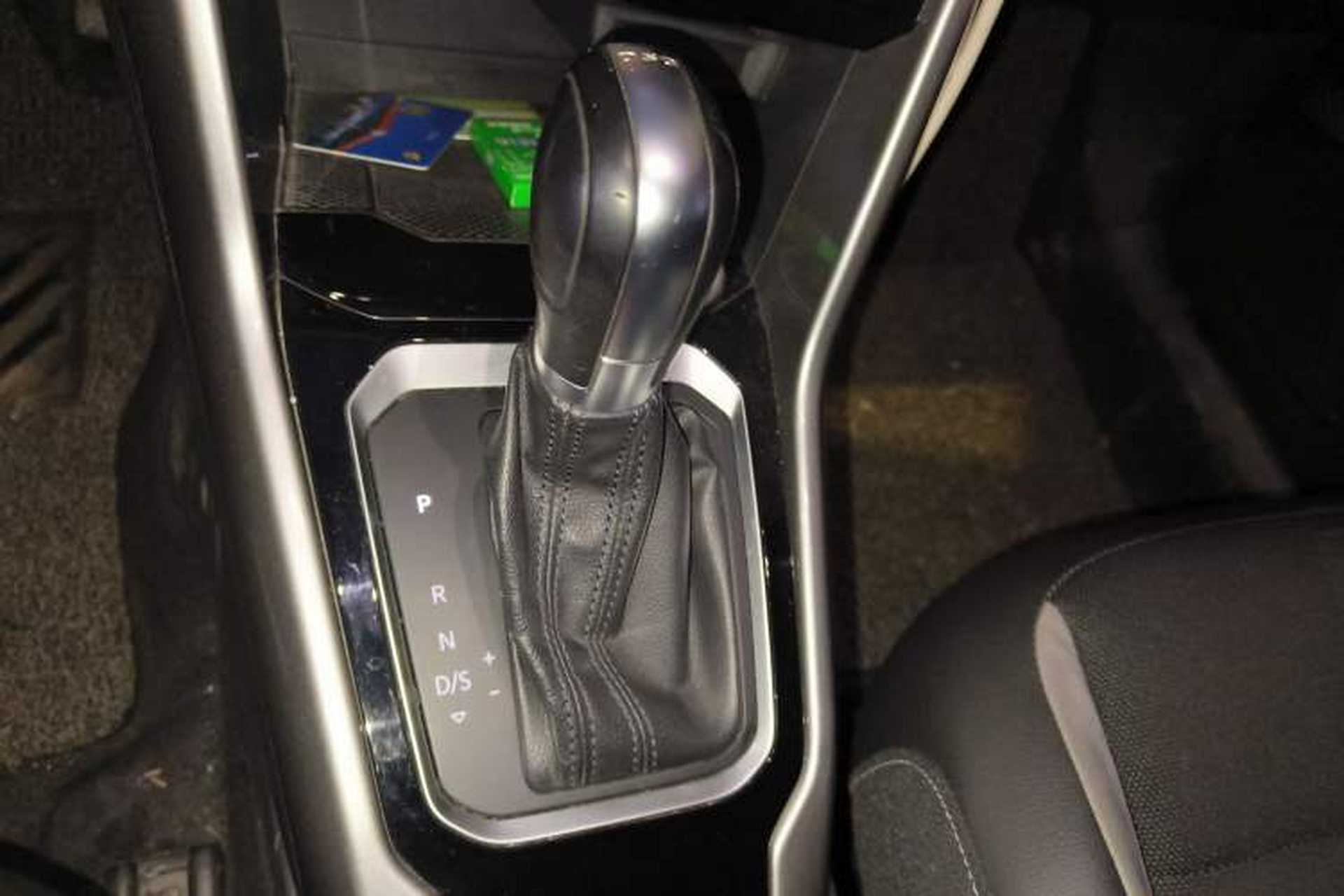 Used Volkswagen T-ROC 2019 230TSI DSG Two-Wheel-Drive Advanced Version China VI Standard Gear Lever