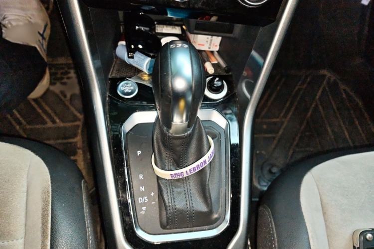Used Volkswagen T-ROC 2019 280TSI DSG Two-Wheel Drive R-Line Pro Gear Lever