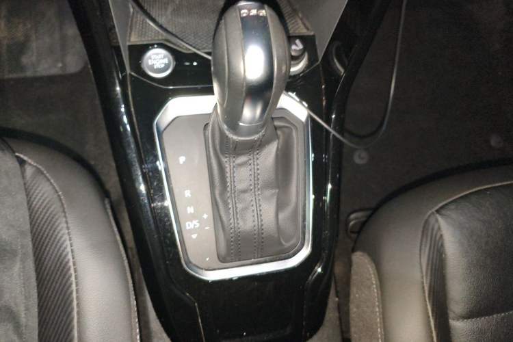 Used Volkswagen T-ROC 2019 280TSI DSG Two-Wheel Drive Comfort Version China VI Standard Gear Lever