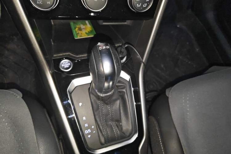 Used Volkswagen T-ROC 2019 280TSI DSG Two-Wheel Drive R-Line Pro Gear Lever