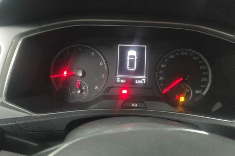 Used Volkswagen T-ROC 2019 230TSI DSG Two-Wheel-Drive Advanced Version China VI Standard Instrument Cluster