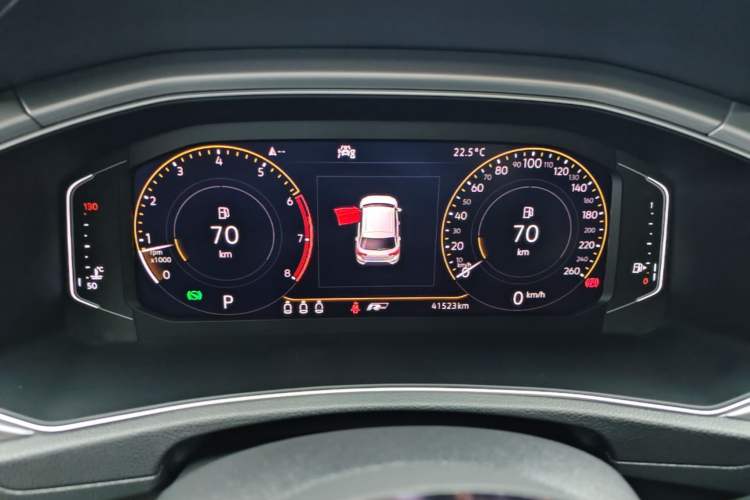 Used Volkswagen T-ROC 2019 280TSI DSG Two-Wheel Drive R-Line Pro Instrument Cluster