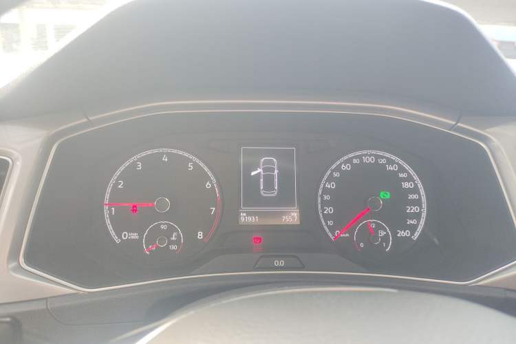 Used Volkswagen T-ROC 2019 230TSI DSG Two-Wheel-Drive Advanced Version China VI Standard Instrument Cluster