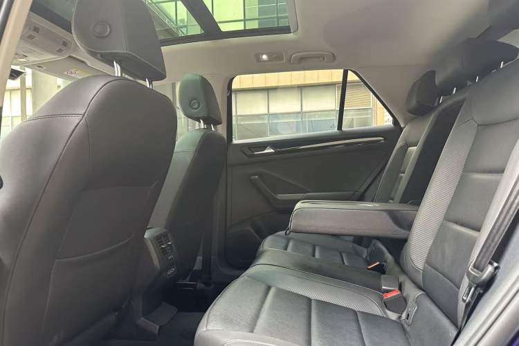 Used Volkswagen T-ROC 2019 280TSI DSG Two-Wheel Drive Comfort Version China VI Standard Interior 2