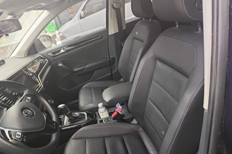 Used Volkswagen T-ROC 2019 280TSI DSG Two-Wheel Drive Comfort Version China VI Standard Left Front Seat