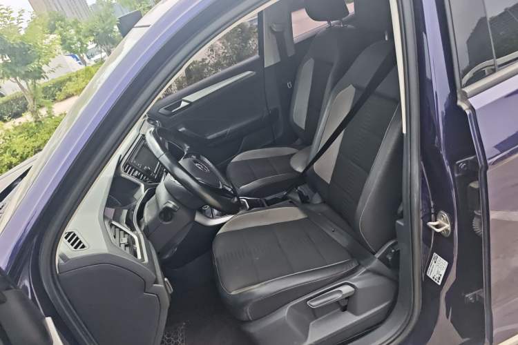 Used Volkswagen T-ROC 2019 230TSI DSG Two-Wheel-Drive Advanced Version China VI Standard Left Front Seat