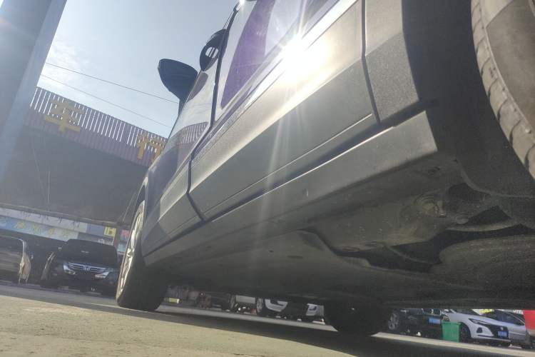 Used Volkswagen T-ROC 2019 230TSI DSG Two-Wheel-Drive Advanced Version China VI Standard Left Side Sill