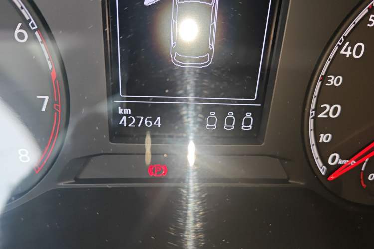 Used Volkswagen T-ROC 2019 280TSI DSG Two-Wheel Drive Comfort Version China VI Standard Odometer Close Up