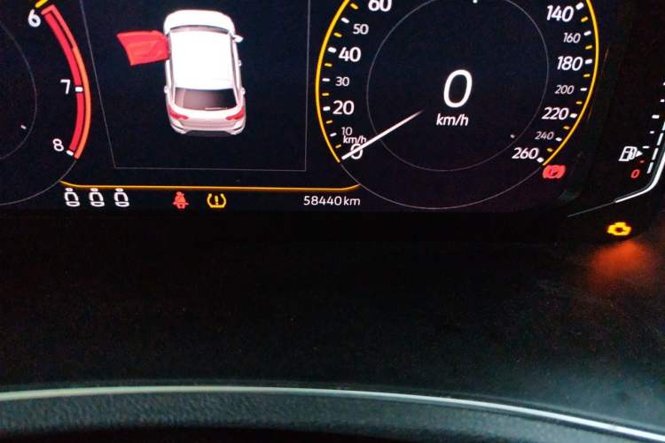 Used Volkswagen T-ROC 2019 280TSI DSG Two-Wheel Drive R-Line Pro Odometer Close Up