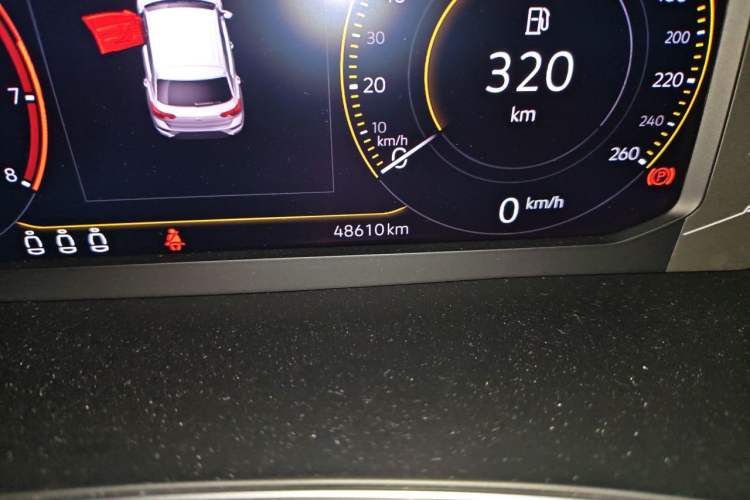 Used Volkswagen T-ROC 2019 280TSI DSG Two-Wheel Drive R-Line Pro Odometer Close Up