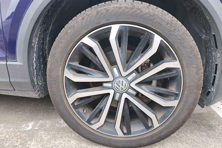 Used Volkswagen T-ROC 2019 280TSI DSG Two-Wheel-Drive Luxury Version China V Emission Standard Right Front Wheel Hub
