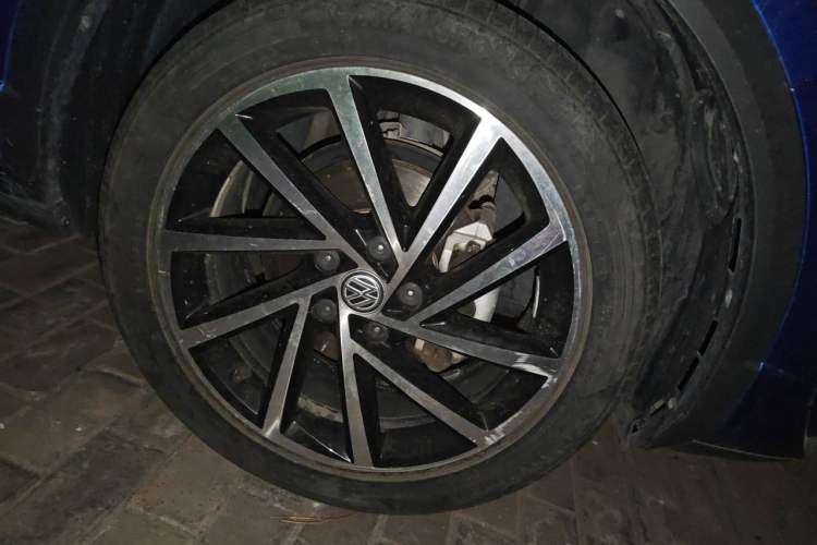 Used Volkswagen T-ROC 2019 280TSI DSG Two-Wheel Drive R-Line Pro Right Front Wheel Hub