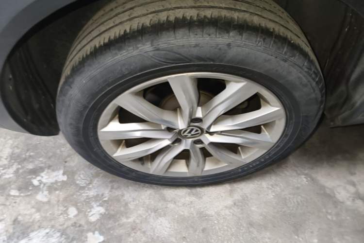 Used Volkswagen T-ROC 2019 230TSI DSG Two-Wheel-Drive Advanced Version China VI Standard Right Rear Wheel Hub