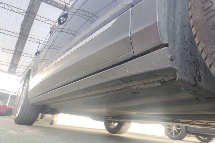 Used Volkswagen T-ROC 2019 230TSI DSG Two-Wheel-Drive Advanced Version China VI Standard Right Side Sill