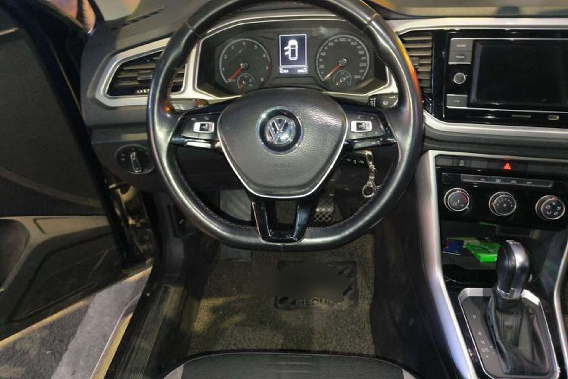 Used Volkswagen T-ROC 2019 230TSI DSG Two-Wheel-Drive Advanced Version China VI Standard Steering Wheel