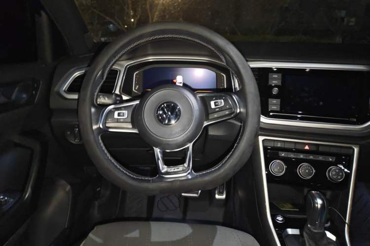 Used Volkswagen T-ROC 2019 280TSI DSG Two-Wheel Drive R-Line Pro Steering Wheel