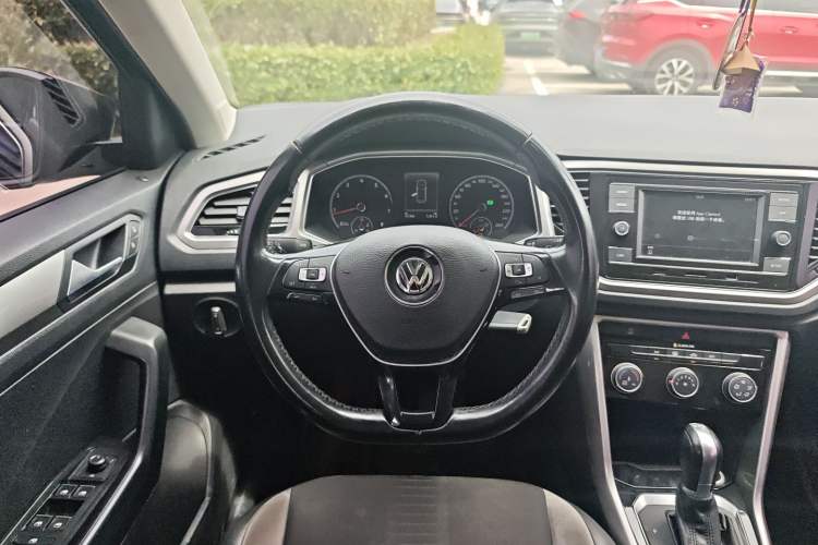 Used Volkswagen T-ROC 2019 230TSI DSG Two-Wheel-Drive Advanced Version China VI Standard Steering Wheel