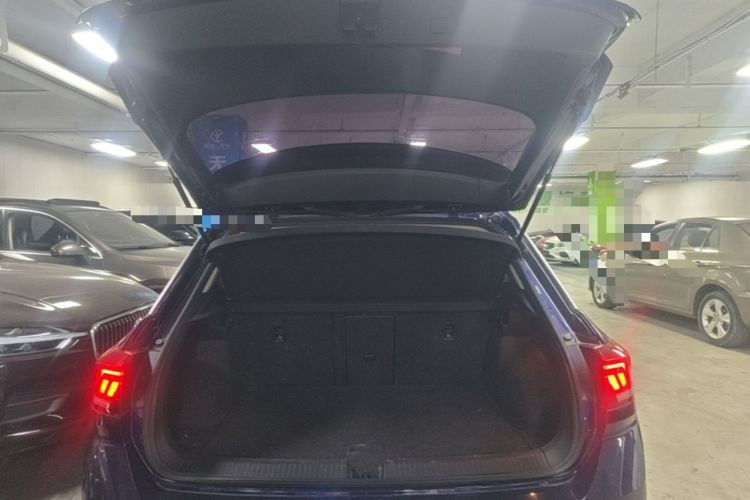 Used Volkswagen T-ROC 2019 230TSI DSG Two-Wheel-Drive Advanced Version China VI Standard Trunk