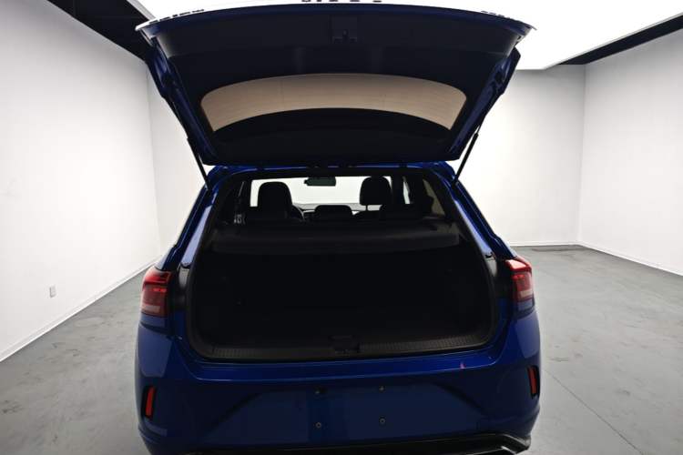 Used Volkswagen T-ROC 2019 280TSI DSG Two-Wheel Drive R-Line Pro Trunk