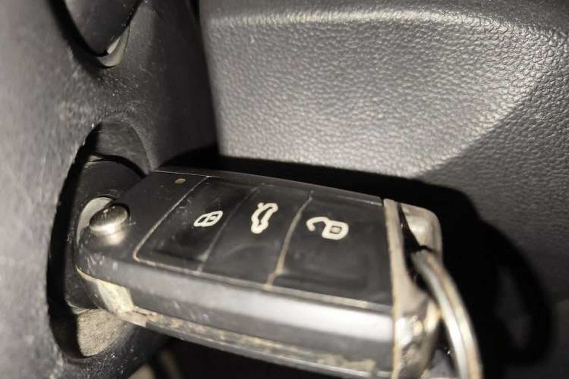 Used Volkswagen T-ROC 2019 230TSI DSG Two-Wheel-Drive Advanced Version China VI Standard Vehicle Key