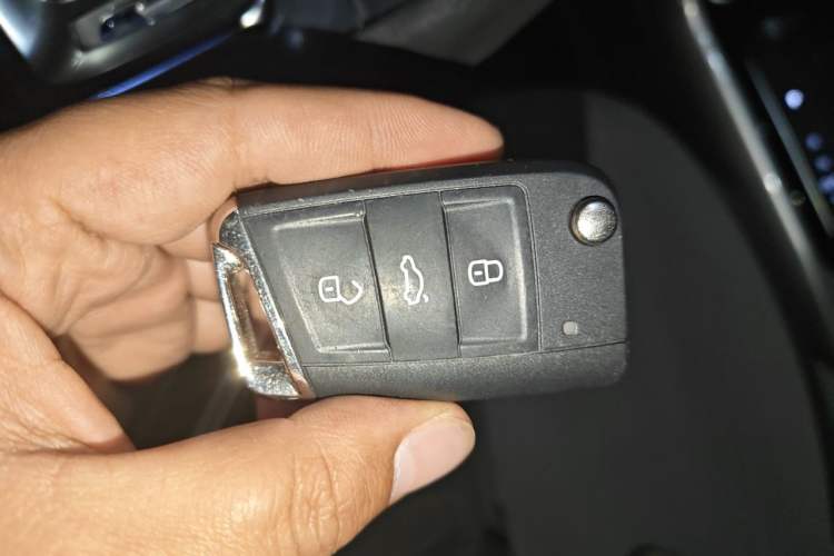 Used Volkswagen T-ROC 2019 280TSI DSG Two-Wheel Drive R-Line Pro Vehicle Key