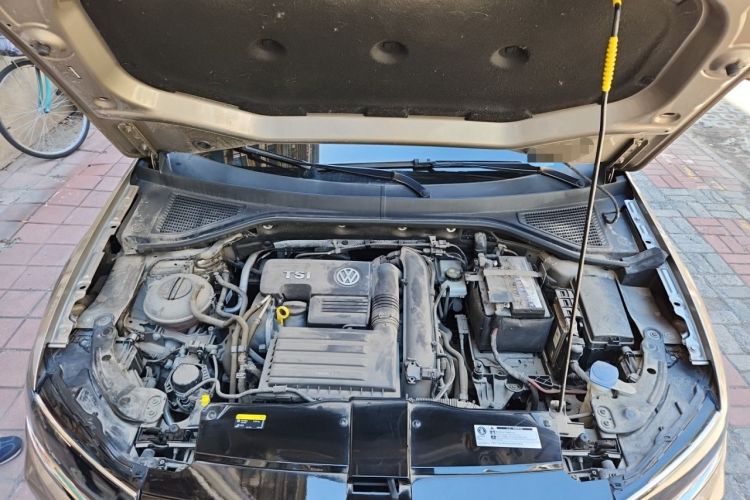 Used Volkswagen T-ROC 2019 280TSI DSG Two-Wheel Drive Comfort Version China VI Standard Engine Bay