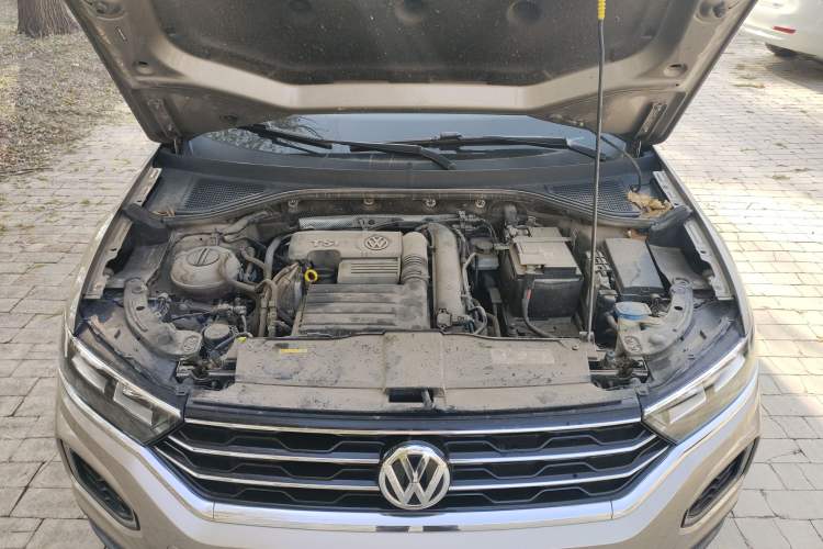 Used Volkswagen T-ROC 2019 230TSI DSG Two-Wheel-Drive Advanced Version China VI Standard Engine Bay