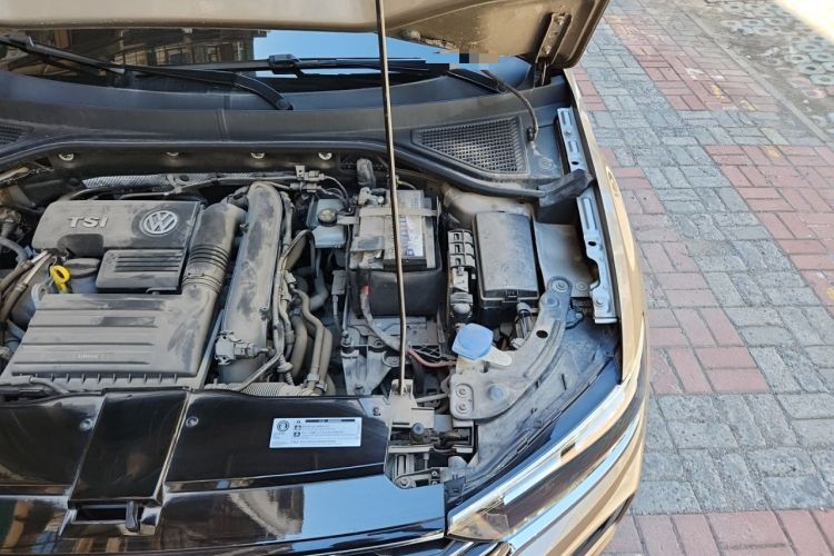 Used Volkswagen T-ROC 2019 280TSI DSG Two-Wheel Drive Comfort Version China VI Standard Engine Bay Left