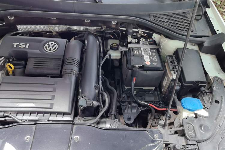Used Volkswagen T-ROC 2019 280TSI DSG Two-Wheel Drive Comfort Version China V Emission Standard Engine Bay Left