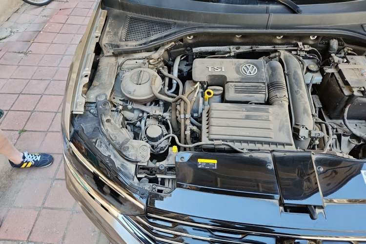 Used Volkswagen T-ROC 2019 280TSI DSG Two-Wheel Drive Comfort Version China VI Standard Engine Bay Right
