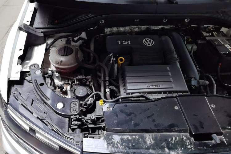 Used Volkswagen T-ROC 2019 280TSI DSG Two-Wheel Drive Comfort Version China V Emission Standard Engine Bay Right