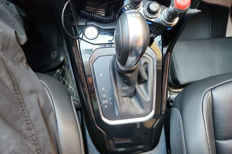 Used Volkswagen T-ROC 2019 280TSI DSG Two-Wheel Drive Comfort Version China VI Standard Gear Lever