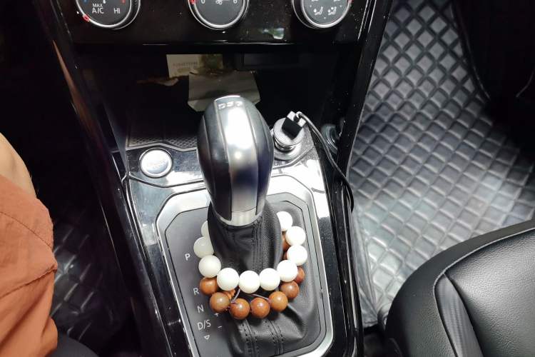 Used Volkswagen T-ROC 2019 280TSI DSG Two-Wheel Drive Comfort Version China V Emission Standard Gear Lever