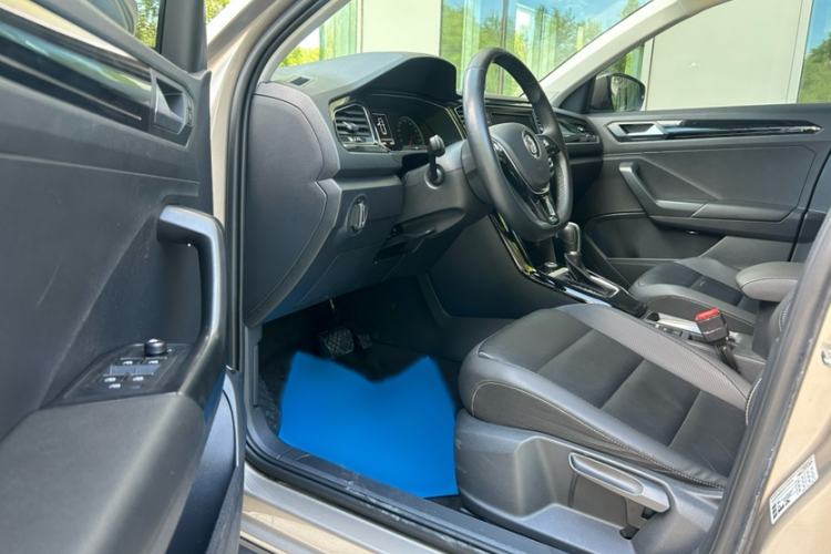 Used Volkswagen T-ROC 2019 280TSI DSG Two-Wheel Drive Comfort Version China VI Standard Interior 5