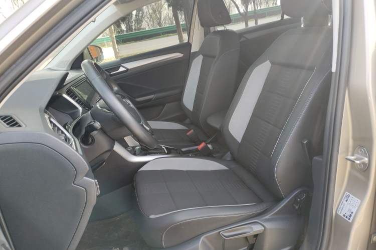 Used Volkswagen T-ROC 2019 230TSI DSG Two-Wheel-Drive Advanced Version China VI Standard Left Front Seat