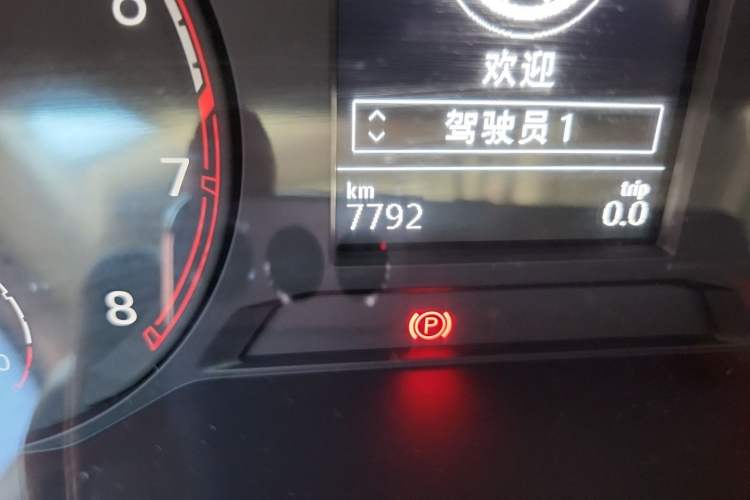 Used Volkswagen T-ROC 2019 280TSI DSG Two-Wheel Drive Comfort Version China VI Standard Odometer Close Up