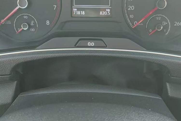 Used Volkswagen T-ROC 2019 230TSI DSG Two-Wheel-Drive Advanced Version China VI Standard Odometer Close Up