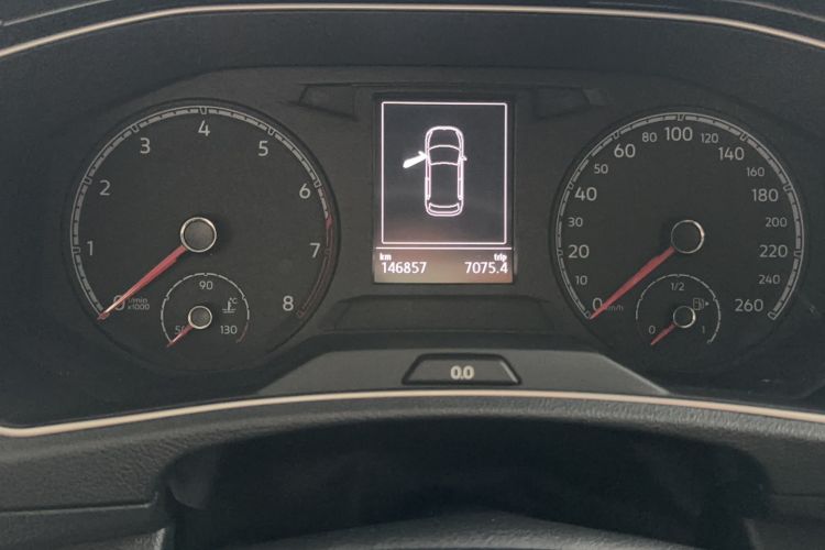 Used Volkswagen T-ROC 2019 280TSI DSG Two-Wheel Drive Comfort Version China VI Standard Odometer Close Up