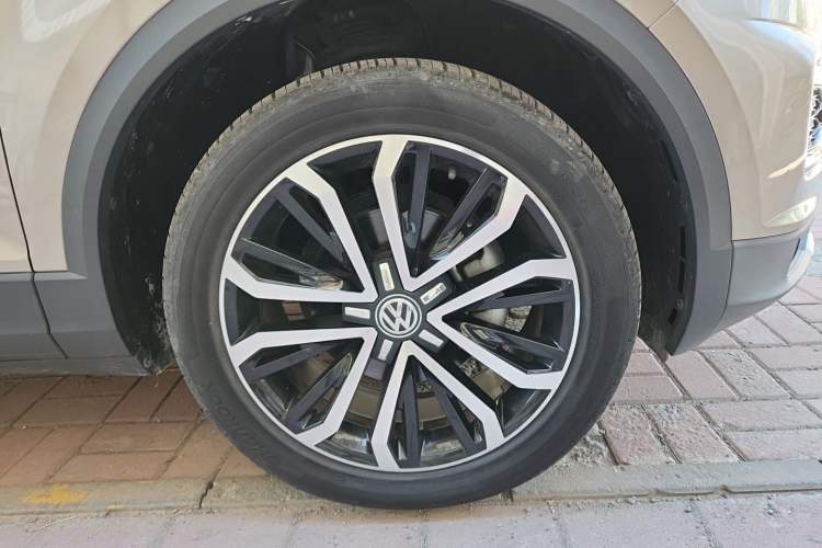Used Volkswagen T-ROC 2019 280TSI DSG Two-Wheel Drive Comfort Version China VI Standard Right Front Wheel Hub