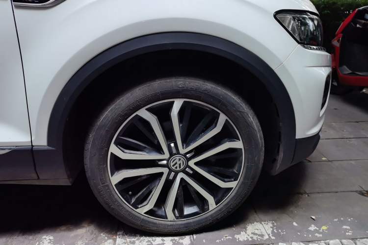 Used Volkswagen T-ROC 2019 280TSI DSG Two-Wheel Drive Comfort Version China V Emission Standard Right Front Wheel Hub