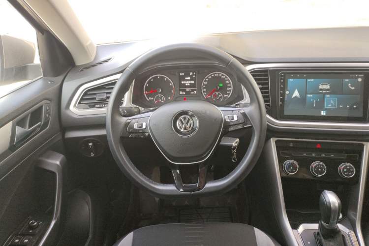 Used Volkswagen T-ROC 2019 230TSI DSG Two-Wheel-Drive Advanced Version China VI Standard Steering Wheel