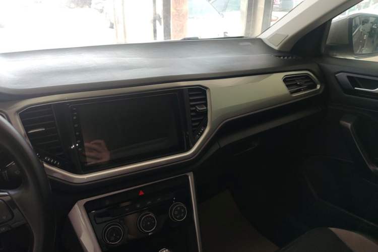 Used Volkswagen T-ROC 2019 230TSI DSG Two-Wheel Drive Advanced Version China V Standard Audio And AC Panel