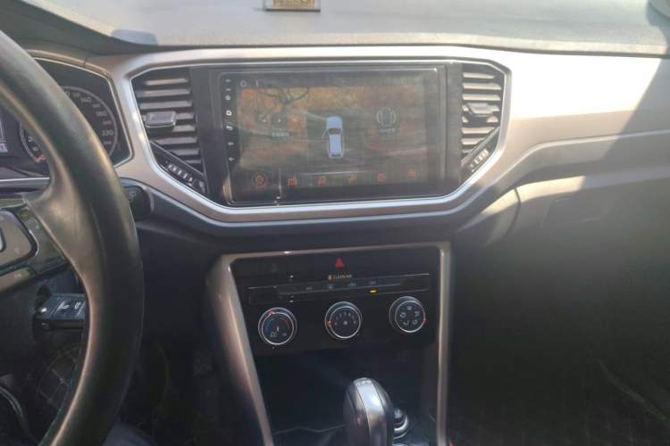 Used Volkswagen T-ROC 2019 230TSI DSG Two-Wheel-Drive Advanced Version China VI Standard Audio And AC Panel