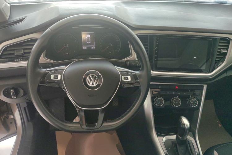 Used Volkswagen T-ROC 2019 230TSI DSG Two-Wheel Drive Advanced Version China V Standard Center Console